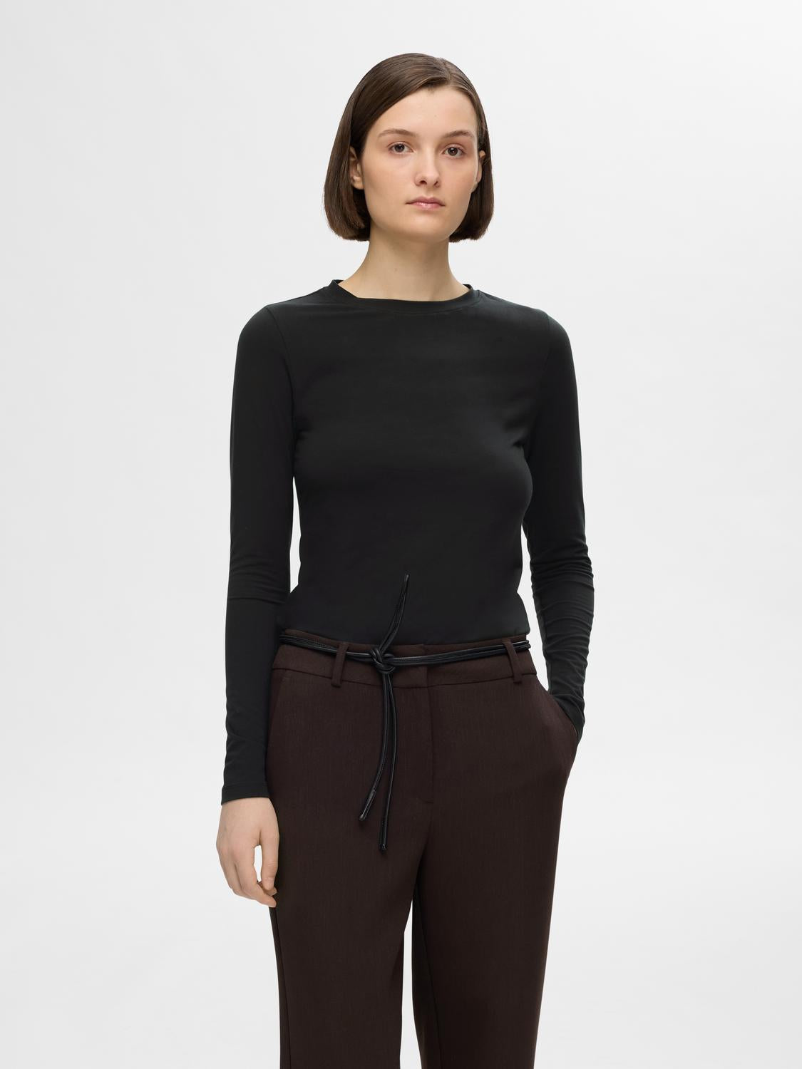 model_shot-front